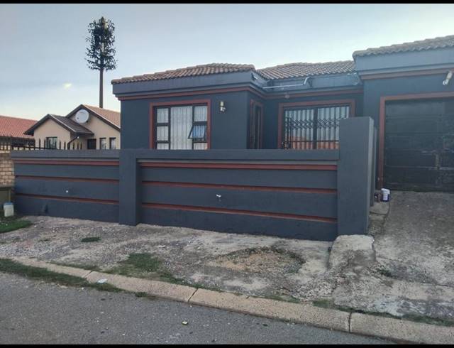 3 BEDROOM HOUSE FOR SALE IN NATURENA EXT 19